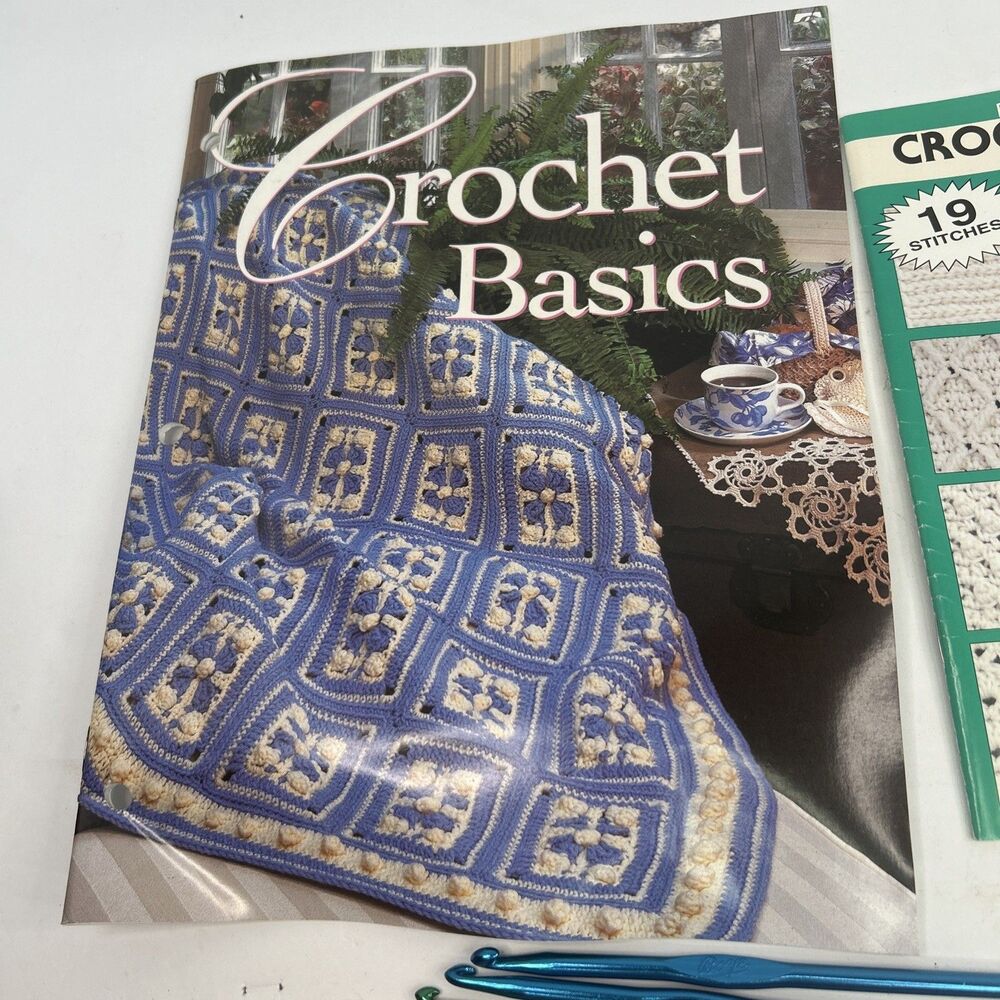 Vintage Crochet Starter Lot - 2 Pattern Books & Aluminum Steel Hook Set Boye